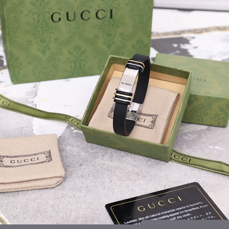 G*u*i bracelets